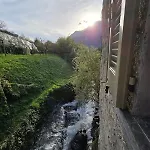 펜션 Le Allegre Comari Di Nesso, Casa E Benessere